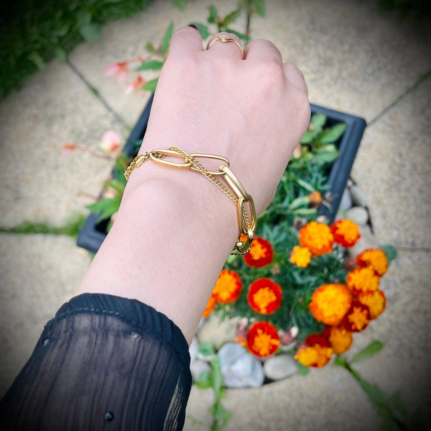 Golden Elegance Chain Bracelet - Whisperz