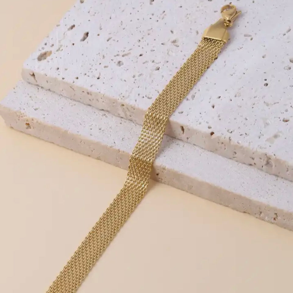 Golden Elegance Mesh Bracelet