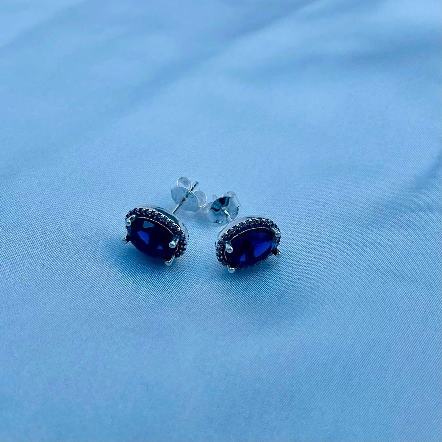 Sapphire Centerpiece Silver Earrings - Whisperz